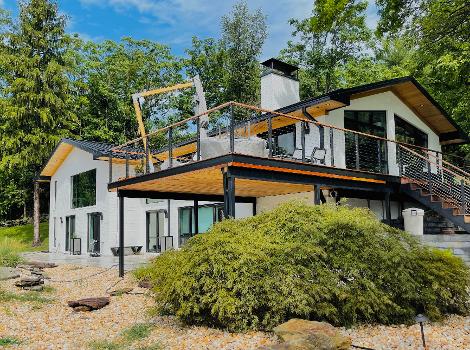 JUST LISTED! 5 Bedroom, 3.5 Bath, 3-Car Garage, on 5.99 Acres Backing To Sugarloaf Mountain $823,000